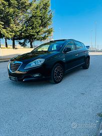 LANCIA DELTA, Tetto apribile , versione platino