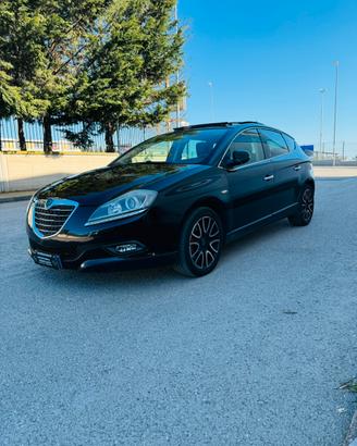 LANCIA DELTA, Tetto apribile , versione platino