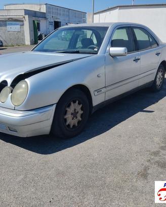 MERCEDES CLASSE E W210 E 250 TURBO D -ricambi