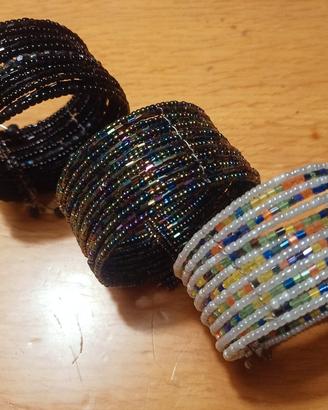 bracciali rigidi di perline colorate