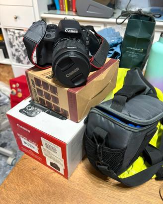 Kit fotocamera canon eos piu obiettivo 18-55