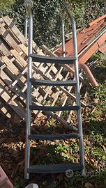 Scaletta lunga piscina