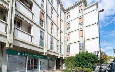 TRILOCALE PRIMO PIANO CON GARAGE E BALCONE