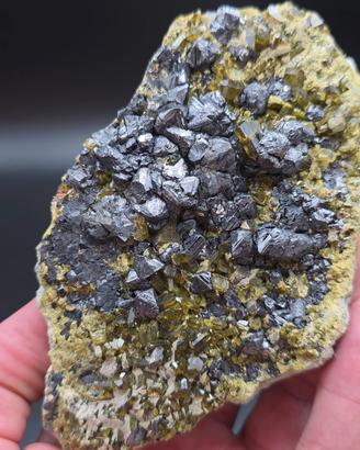 minerale Epidoto e magnetite