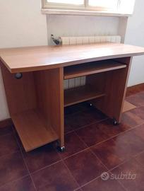 Scrivania per computer in legno 