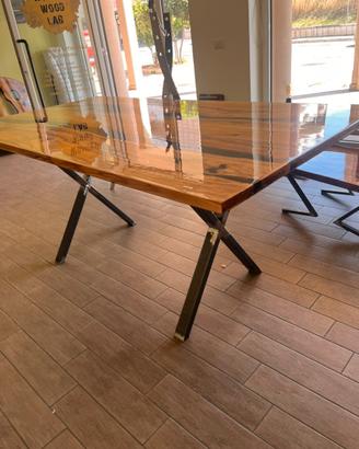 Tavolo legno resina