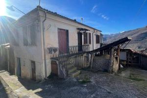Rustico / Casale di 160 m² con 4 locali e box auto