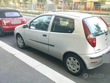 Fiat Punto pochissimi km NEOPATENTATI