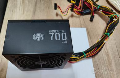 Alimentatore per PC desktop Cooler Master da 700W