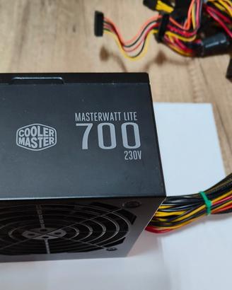 Alimentatore per PC desktop Cooler Master da 700W