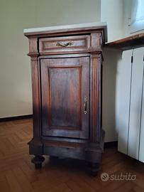 Mobile in legno con piastra inarmo bianco