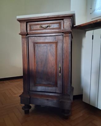 Mobile in legno con piastra inarmo bianco