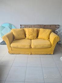 Divano in stoffa giallo