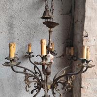lampadario vintage lega e ceramica a 8 luci