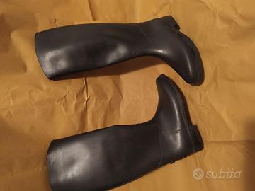 ACCESSORI EQUITAZIONE: STIVALI E CASCO.