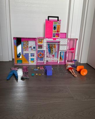 Armadio di Barbie con 4 accessori in più