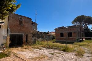 Lotto indipendente con grezzo e progetto