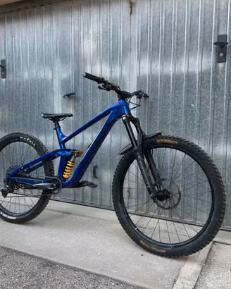 trek slash 8 taglia L (2023)
