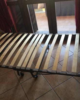Letto con rotelle ripiegabile