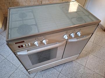 cucina a gas e forno elettrico