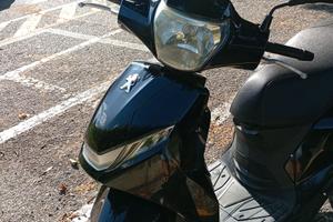Scooter Peugeot benville 125 cc di ago 2019