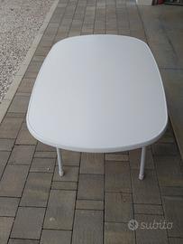 Tavolo robusto e pieghevole 