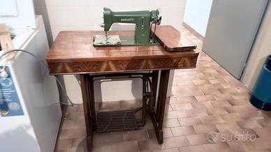 Macchina da cucire con mobiletto