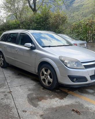 Ricambi Opel Astra SW 2006 grigio chiaro e bianco