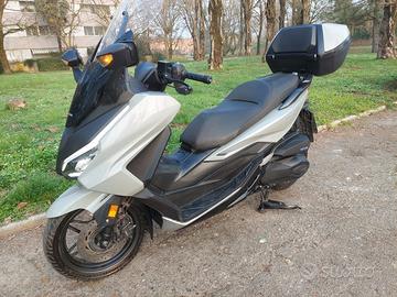 Honda forza deluxe 350