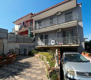 Pianura- villa con giardino, cantina e box