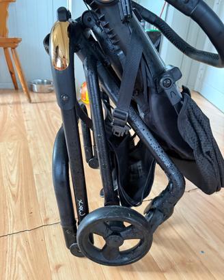 Passeggino reversibile compatto