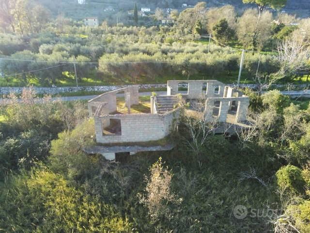 Rustico / Casale di 170 m² con più di 5 locali a S - Vista 4