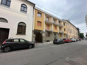 3 LOCALI A VERCELLI