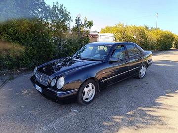 MERCEDES CLASSE E GANCIO TRAINO