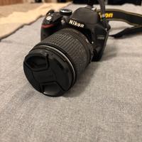 Nikon D3200 con obiettivo 28-105