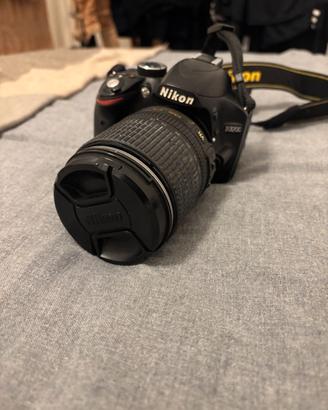 Nikon D3200 con obiettivo 28-105