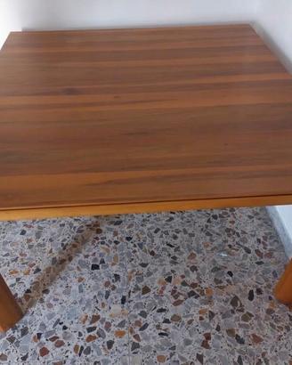 Tavolo  in legno di noce  Design moderno robusto