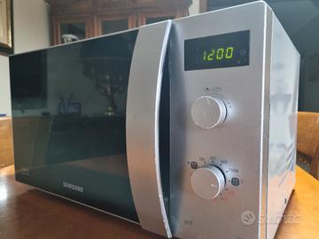 FORNO  A MICROONDE CON GRILL 