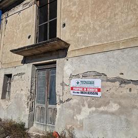 CASA SEMINDIPENDENTE A MONTESARCHIO