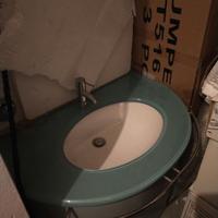 Lavandino bagno con specchio