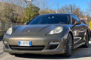 Porsche Panamera 4S
