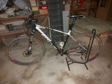 MTB Focus Raven 29R in carbonio