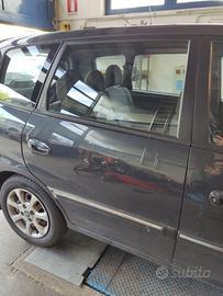 Porta posteriore dx KIA CARENS del 2005
