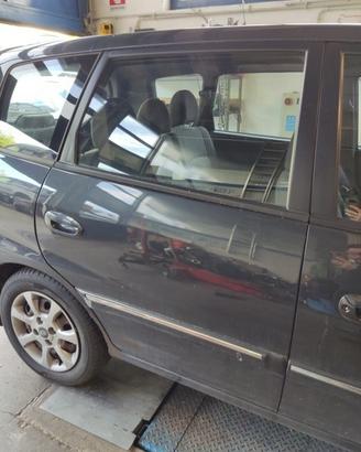 Porta posteriore dx KIA CARENS del 2005