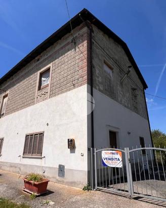 VILLA A SCHIERA D'ANGOLO A SAN PIO DELLE CAMERE