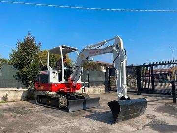 E117 Escavatore 28 q Takeuchi TB228