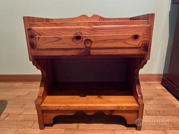 Comodino in legno rustico