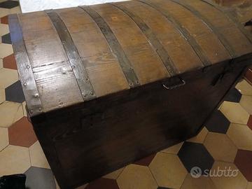 Antico baule da viaggio