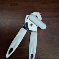 Apriscatole con levacapsule