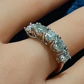 Anello in argento 925 e oro bianco con Moissanite